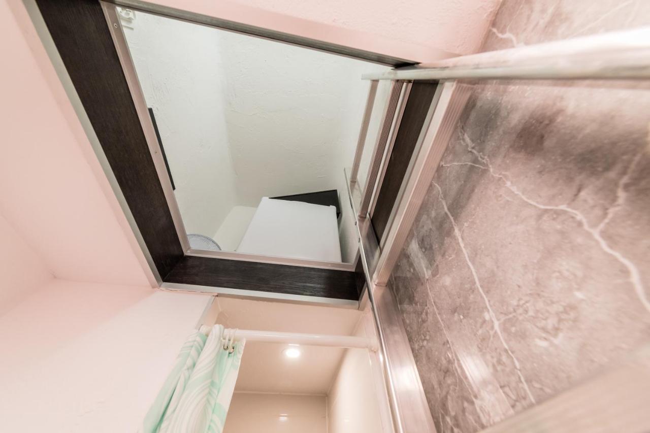 Micro Apartments 2,5 Qm - Najmniejsze Apartamenty Swiata 2,5 Mkw Krakau Exterior foto